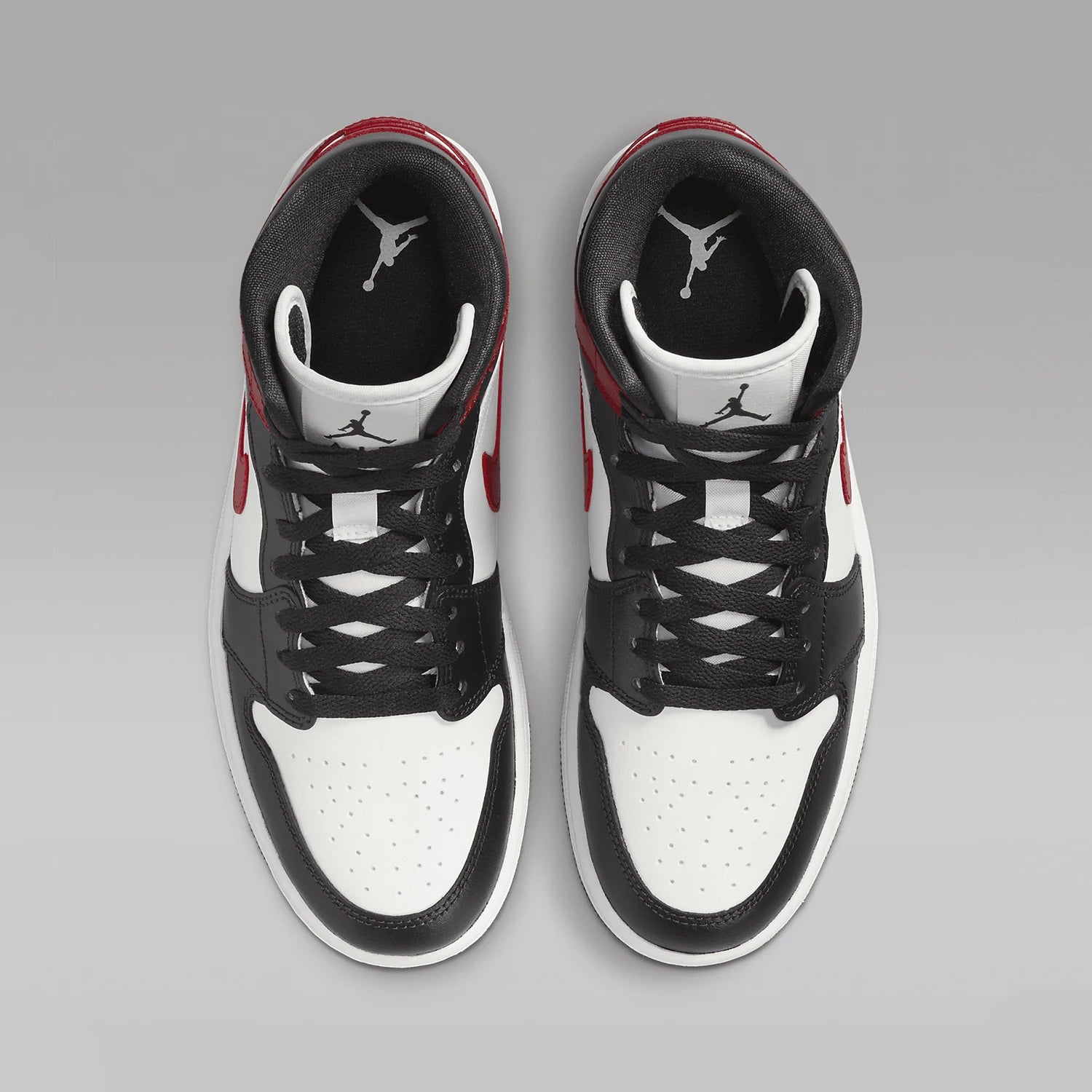 Nike Air Jordan 1 Mid "Chicago Black Toe".